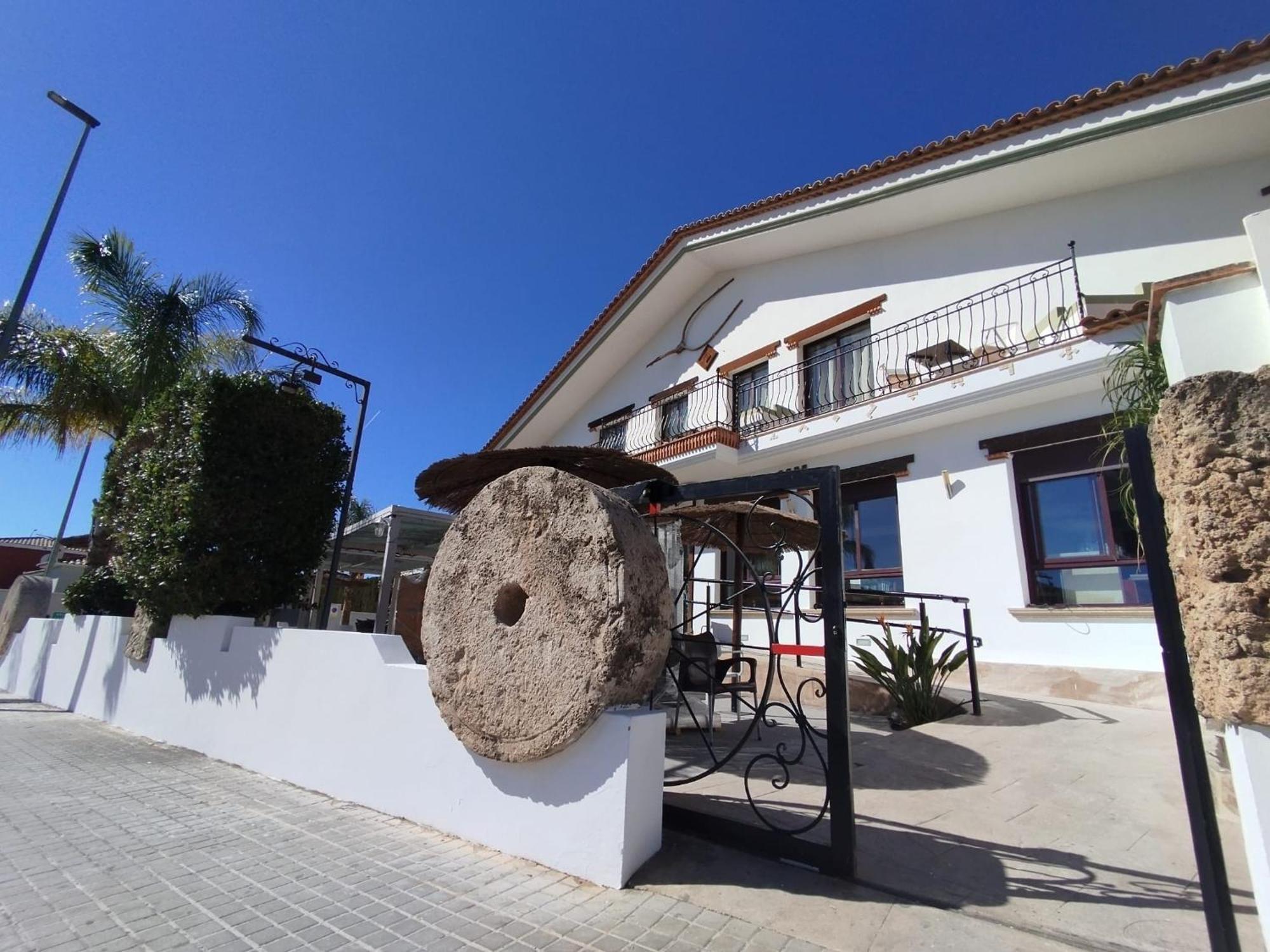 Hostal Espai Mediterrani Puebla de Vallbona Exterior photo